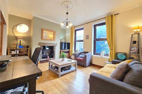 Haslingden Old Road, Rawtenstall... 3 bed semi