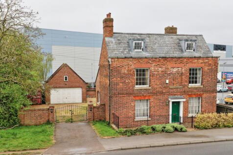 4 bedroom detached house for sale