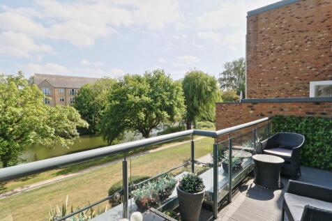 5 bedroom town house for sale