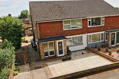 2 bedroom maisonette for sale