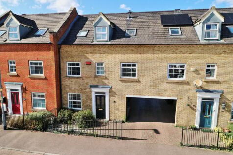 4 bedroom semi-detached house for sale