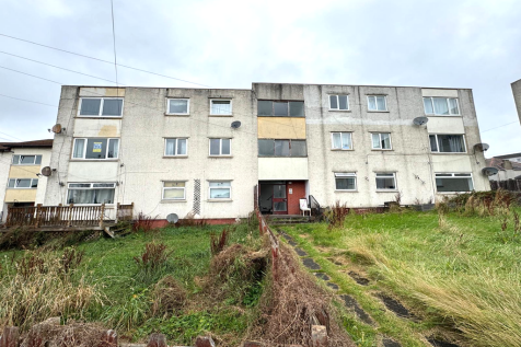 3 bedroom flat for sale