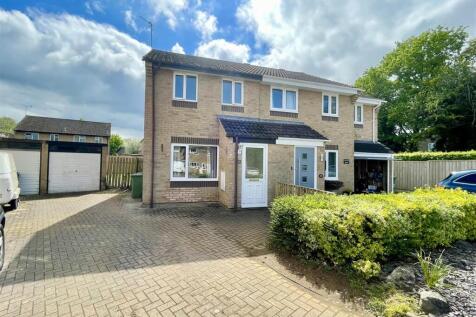 2 bedroom semi-detached house for sale