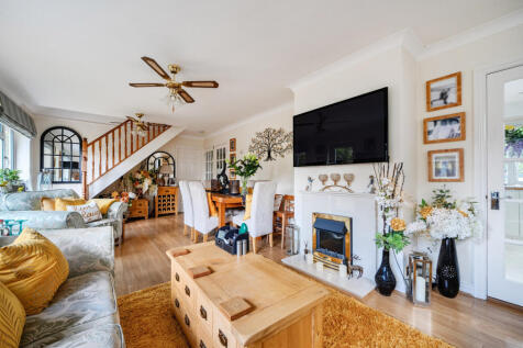 Nine Mile Ride, Finchampstead, Berkshire 5 bed detached house for sale