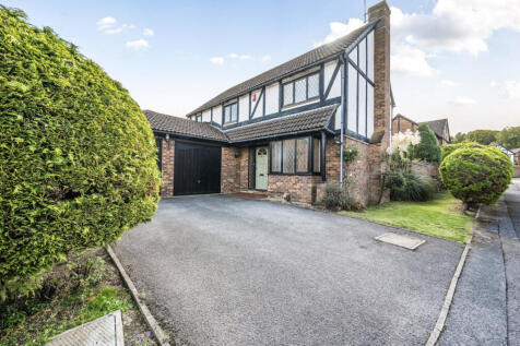 Dorset Way, Wokingham, Berkshire 4 bed detached house for sale