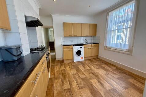 Martell Road, London, SE21 2 bed flat for sale