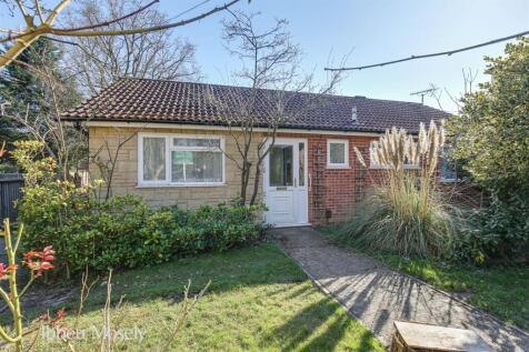 Holland Crescent, Hurst Green RH8 3 bed bungalow for sale