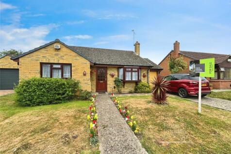 Fieldfare Road, Newport, Isle of Wight 2 bed bungalow for sale