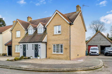 3 bedroom semi-detached house for sale