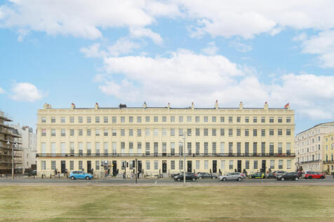 Brunswick Terrace, Hove, BN3 2 bed flat for sale