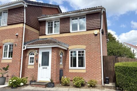 Hollerith Rise, Bracknell, Berkshire 3 bed end of terrace house for sale