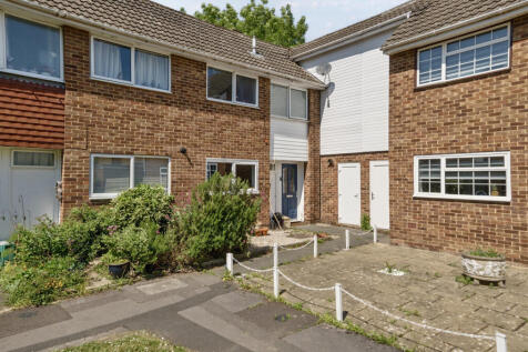 Bishopdale, Bracknell, Berkshire 2 bed terraced house for sale