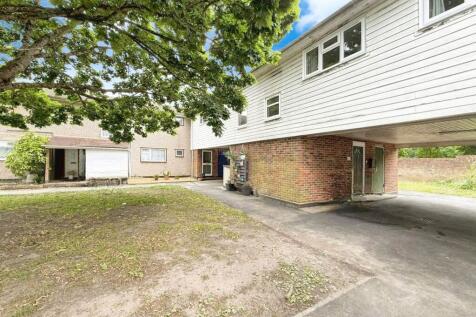 Aysgarth, Bracknell, Berkshire 2 bed maisonette for sale