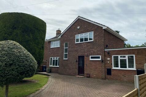 4 bedroom link detached house for sale