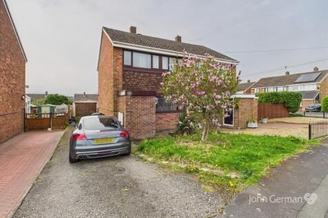 3 bedroom semi-detached house for sale