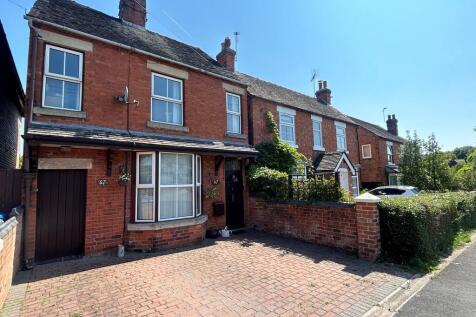 Leighton Road, Uttoxeter 3 bed detached house for sale