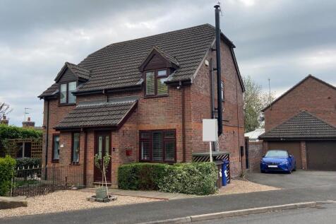 2 bedroom semi-detached house for sale