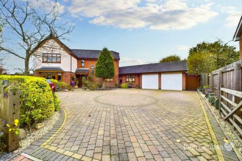 5 bedroom detached house for sale