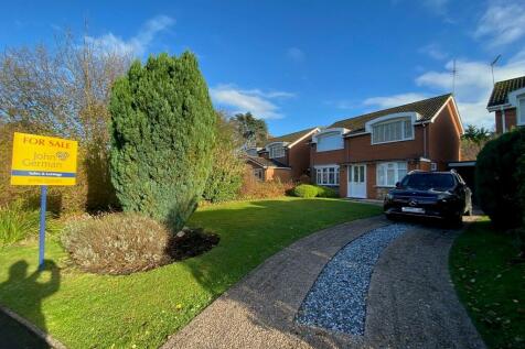 5 bedroom link detached house for sale