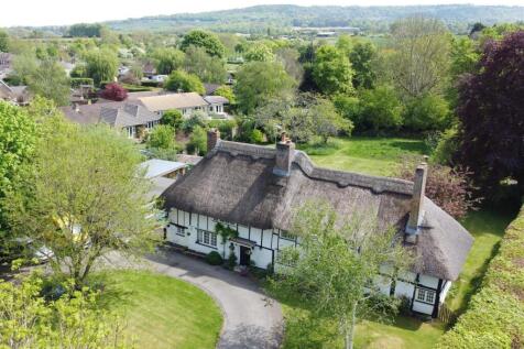 Brook End, Weston Turville HP22 4 bed detached house for sale