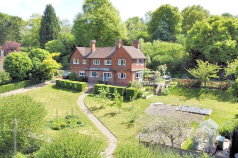 Ellesborough Road, Wendover HP22 4 bed house for sale