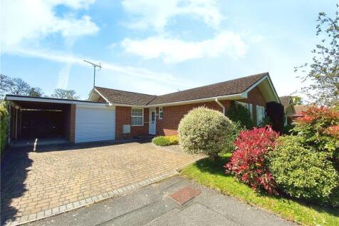 Ashfield Green, Yateley, Hampshire 3 bed bungalow for sale