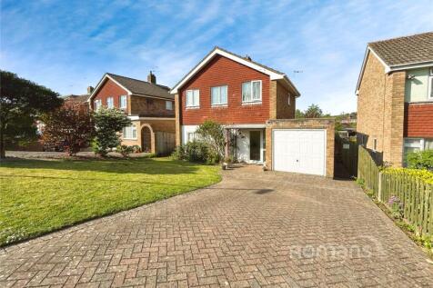 Rosemary Gardens, Blackwater, Surrey 3 bed detached house for sale