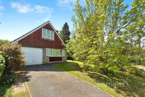 Freshwood Drive, Yateley, Hampshire 2 bed detached house for sale