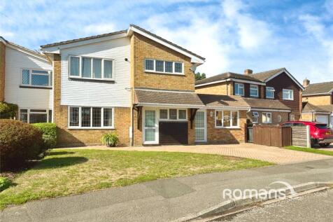 Kevins Drive, Yateley, Hampshire 5 bed link detached house for sale