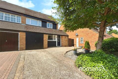 Tolpuddle Way, Yateley, Hampshire 3 bed semi