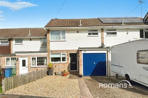 Hilltop View, Yateley, Hampshire 3 bed terraced house for sale