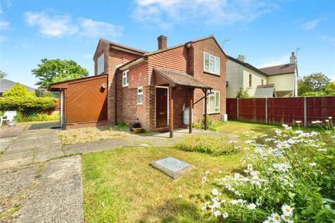 Brookside, Sandhurst, Berkshire 3 bed detached house for sale
