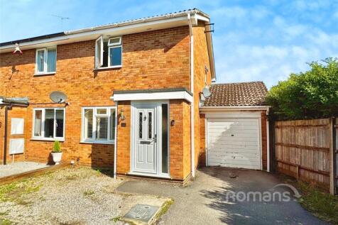 Hopeman Close, College Town, Sandhurst 2 bed semi