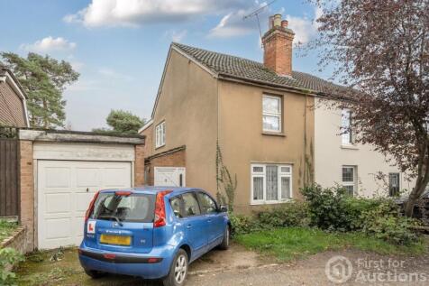 New Road, Sandhurst, Berkshire 3 bed semi