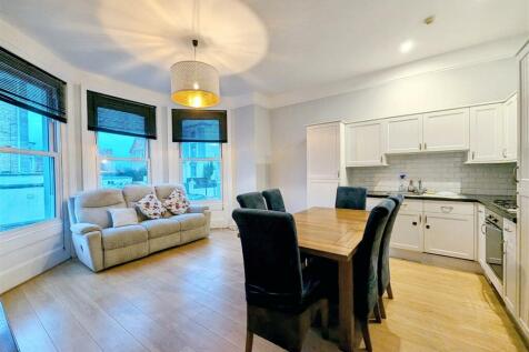 The Strand, Ryde, PO33 1JD 2 bed apartment for sale