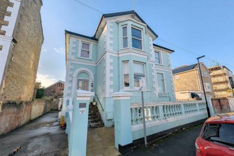The Strand, Ryde, PO33 1JD 2 bed apartment for sale