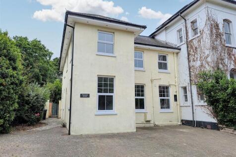 Binstead Road, Ryde, PO33 3NB 4 bed semi