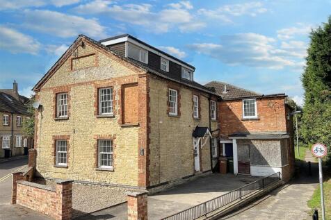 5 bedroom semi-detached house for sale