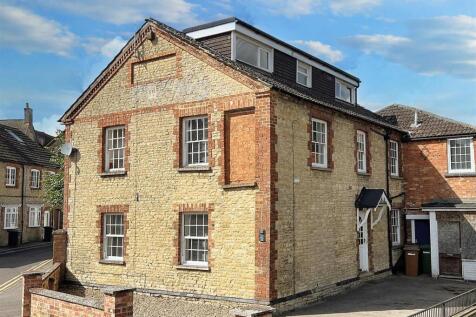 5 bedroom semi-detached house for sale