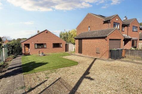 2 bedroom detached bungalow for sale