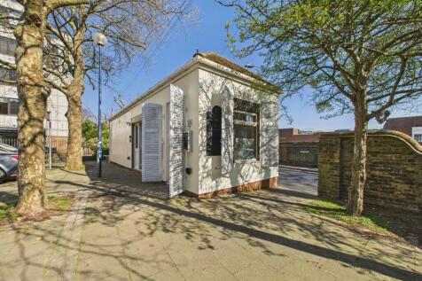 77 Queen Street, Ramsgate, CT11 1 bed detached bungalow for sale