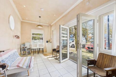 77 Queen Street, Ramsgate, CT11 1 bed detached bungalow for sale