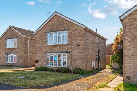 2 bedroom ground floor flat for sale