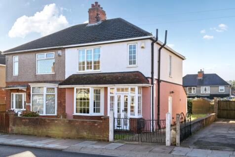 Cross Coates Road, Grimsby... 3 bed semi