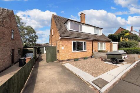 3 bedroom semi-detached house for sale