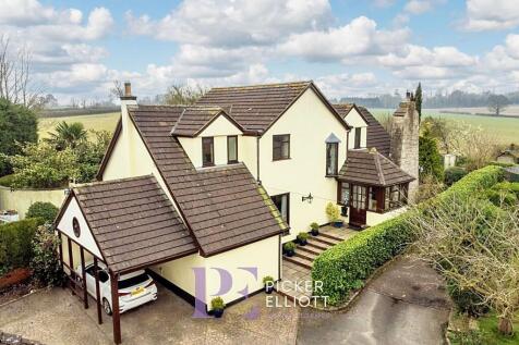 5 bedroom detached house for sale