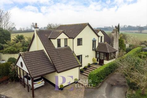 5 bedroom detached house for sale