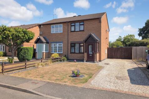 2 bedroom semi-detached house for sale