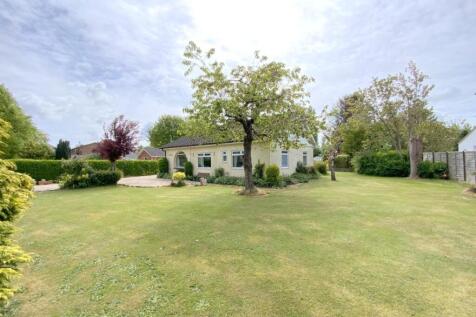 Station Road, Tetney, Grimsby 3 bed detached bungalow for sale