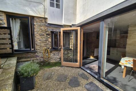 Trafalgar Square, Fowey 1 bed apartment for sale